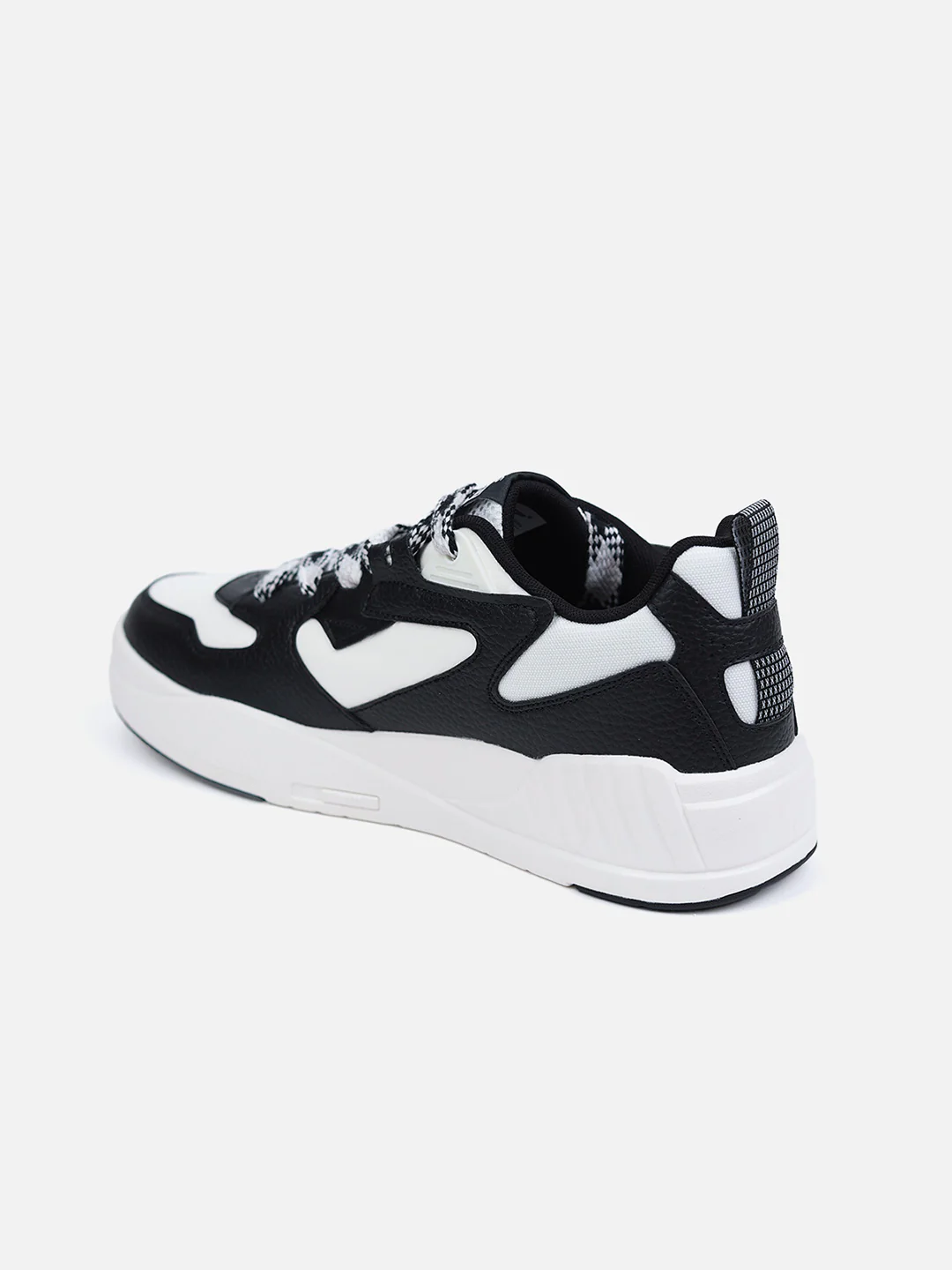 Classic Skateboarding Sneakers - Black - Image 4