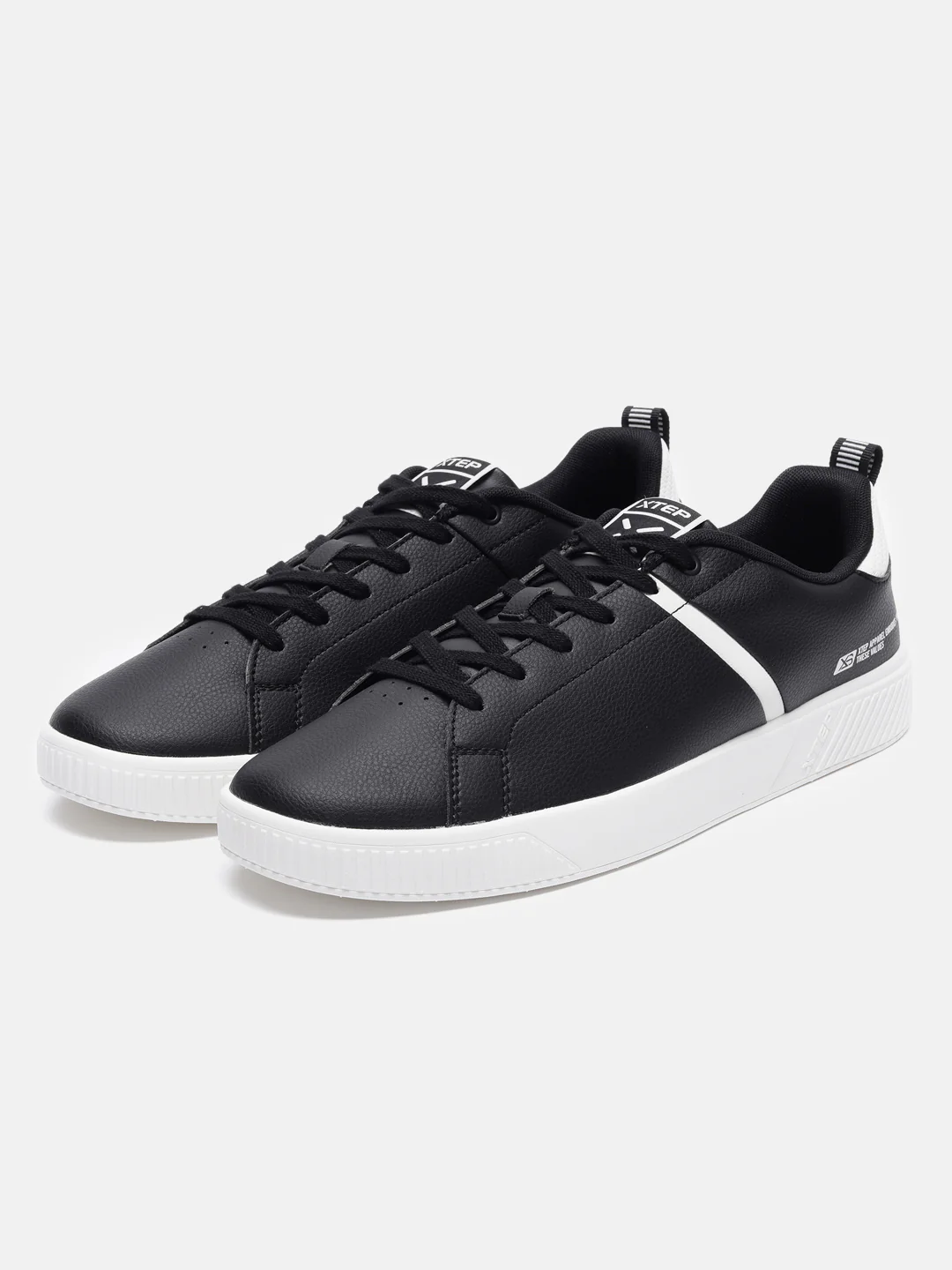 Classic Skateboarding Sneakers - Black White - Image 18