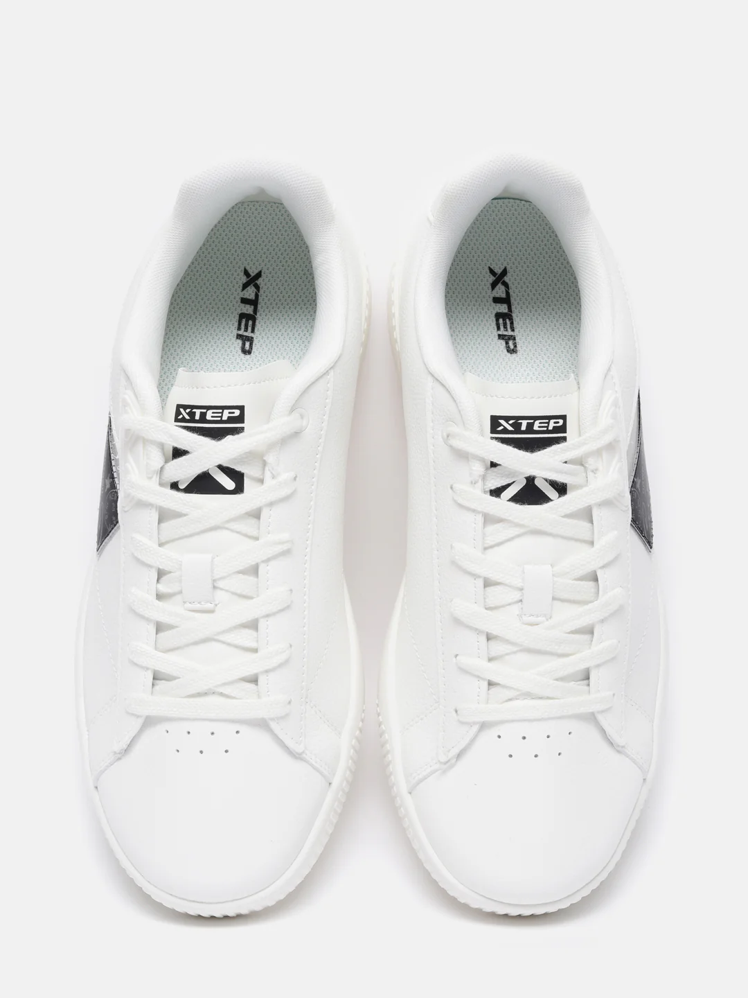 Classic Skateboarding Sneakers - Black White - Image 28