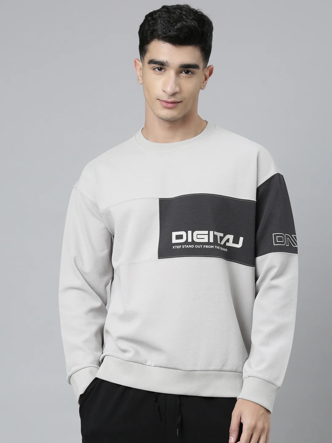 Seamless Dry-Fit Training Sweatshirt - White/Black - Image 10