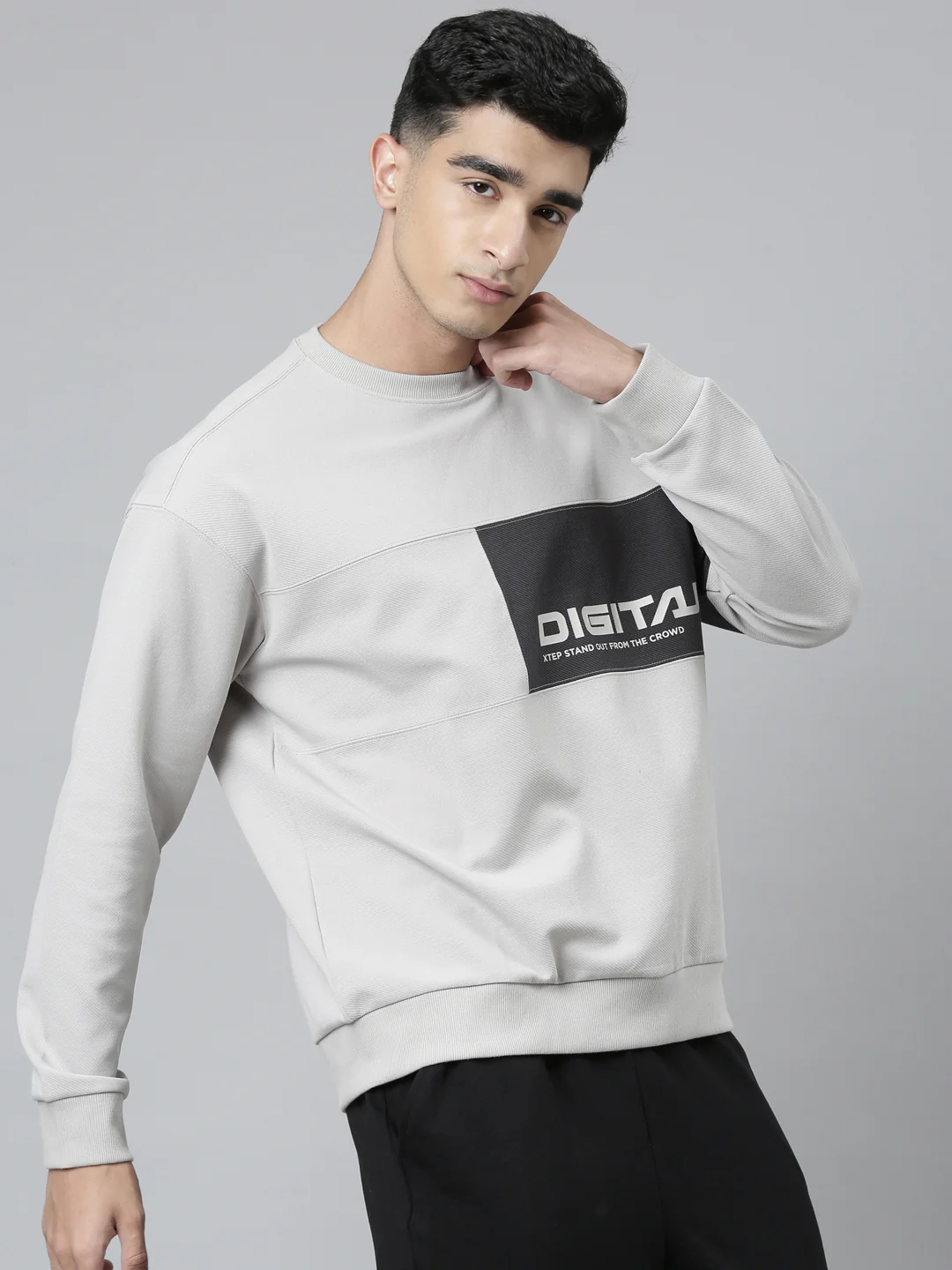 Seamless Dry-Fit Training Sweatshirt - White/Black - Image 11