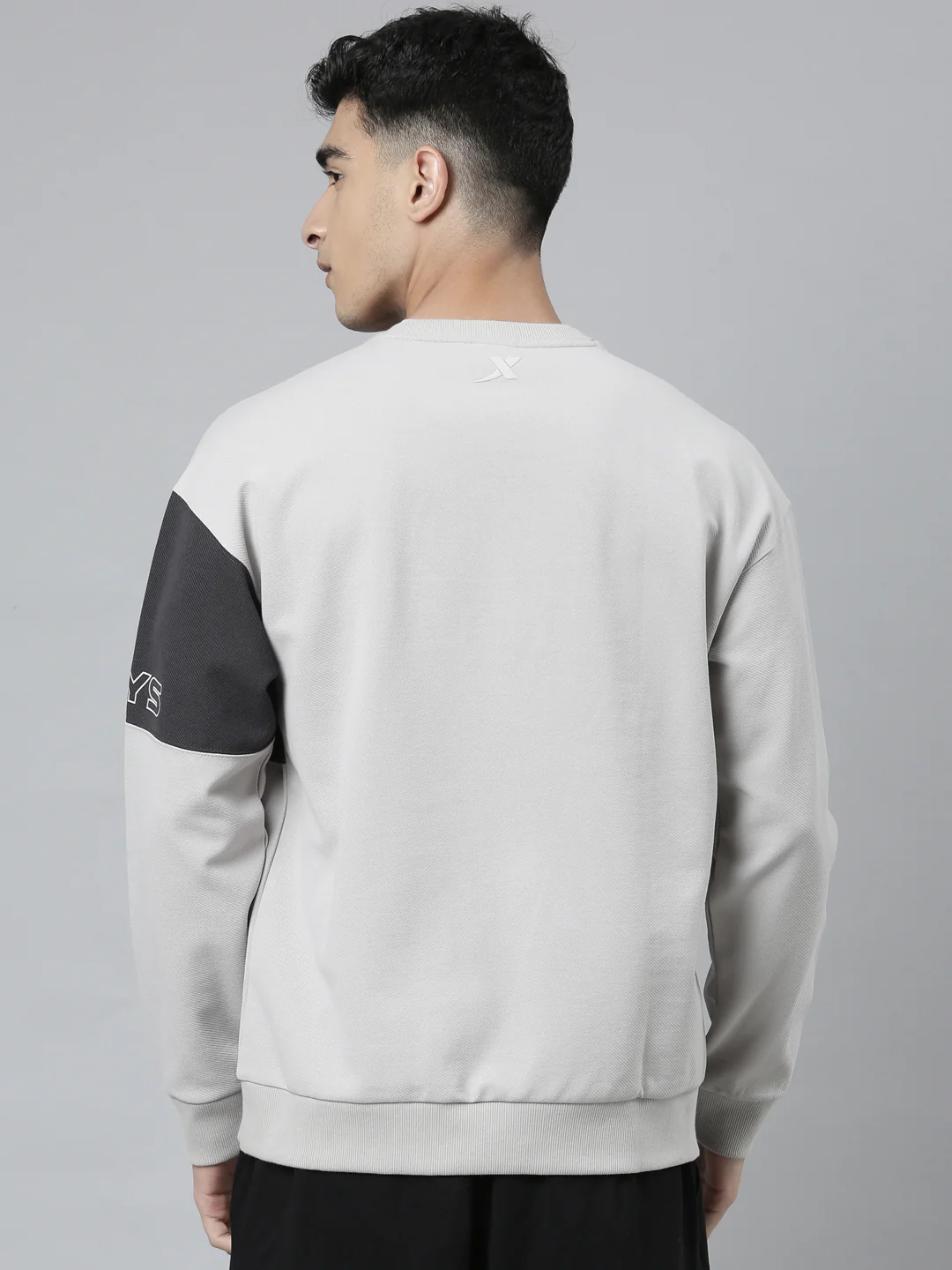 Seamless Dry-Fit Training Sweatshirt - White/Black - Image 13