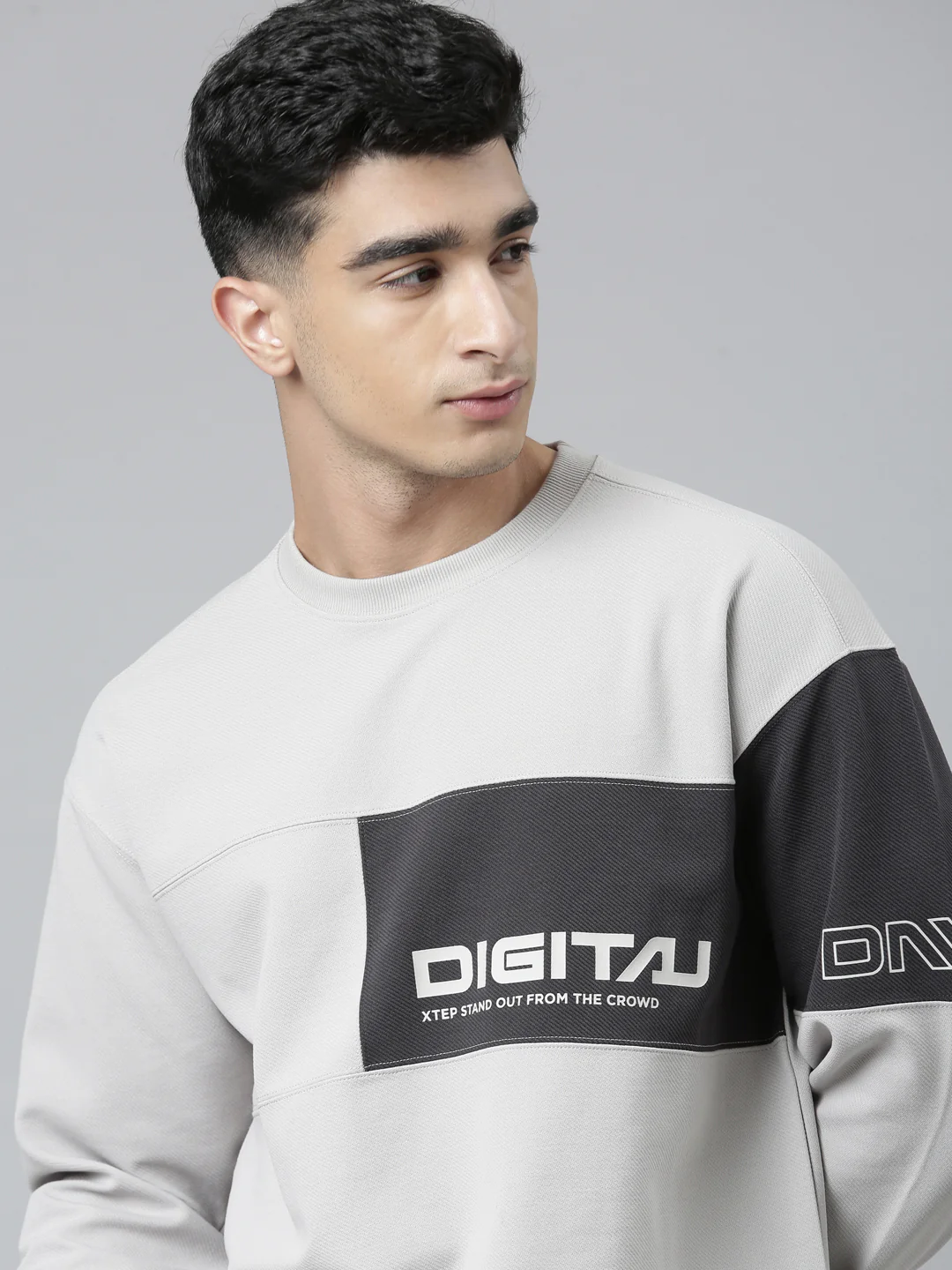 Seamless Dry-Fit Training Sweatshirt - White/Black - Image 15