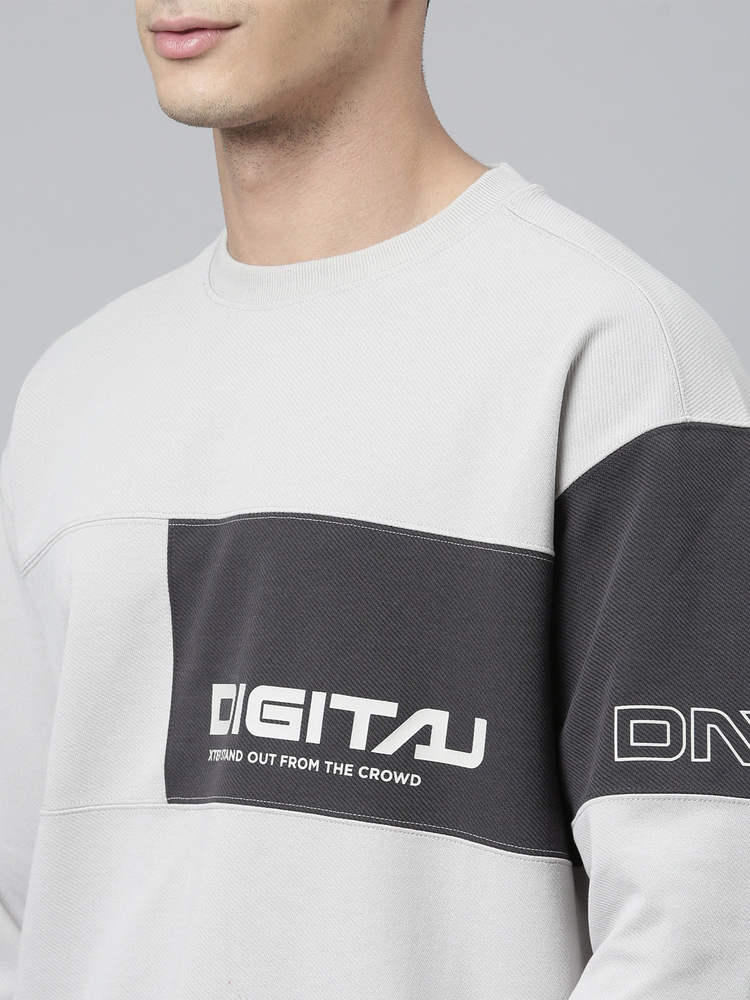 Seamless Dry-Fit Training Sweatshirt - White/Black - Image 16