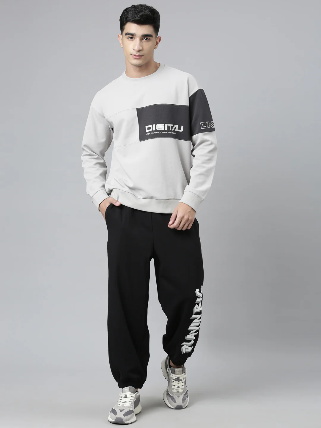 Seamless Dry-Fit Training Sweatshirt - White/Black - Image 17