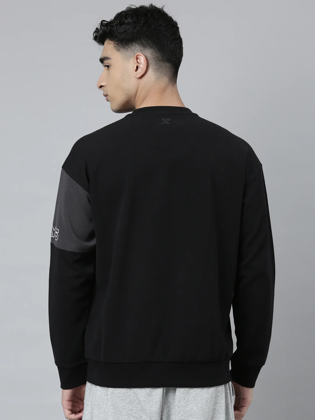 Seamless Dry-Fit Training Sweatshirt - White/Black - Image 4