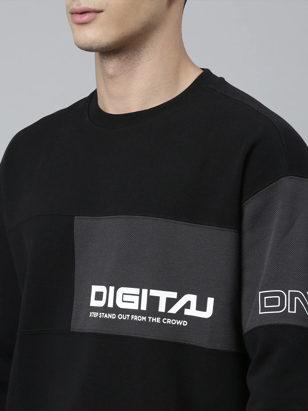 Seamless Dry-Fit Training Sweatshirt - White/Black - Image 9