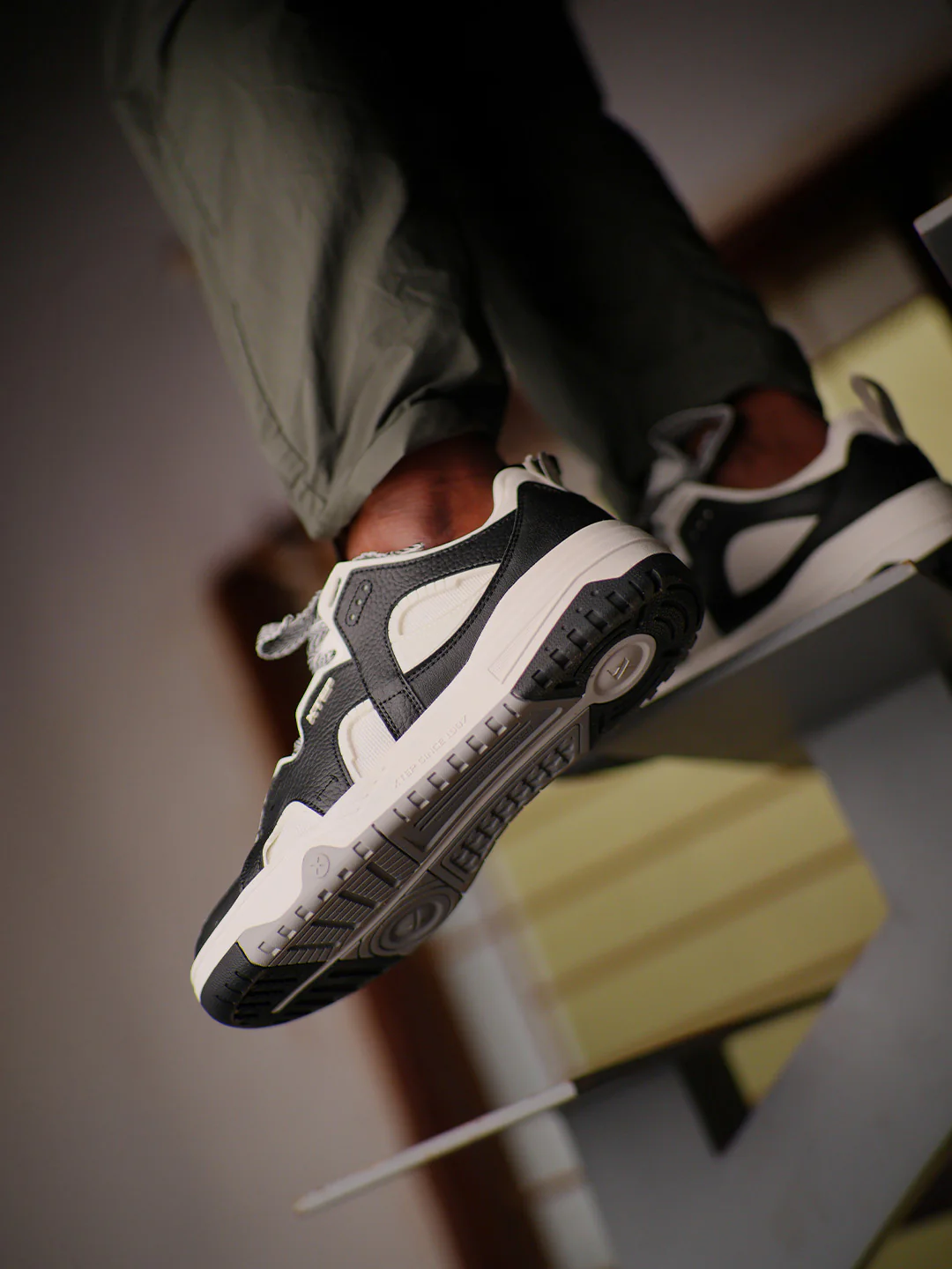 Colorblock Skateboarding - Black/White - Image 3