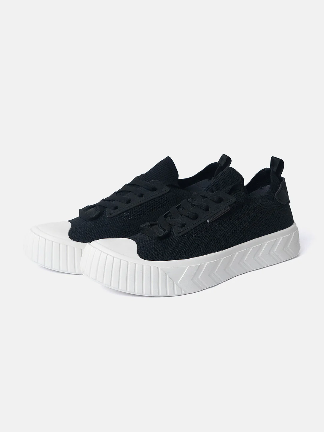 Xtep Men Skateboarding Stylish Sneaker - Image 3