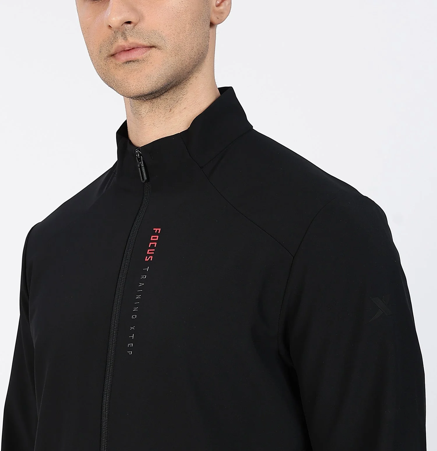 Xtep Men's Training Thermal Windbreaker Black - Image 4